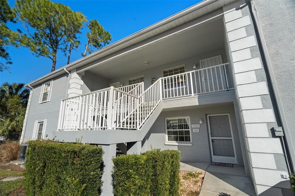 7713 HILLSIDE COURT UNIT 201 HUDSON, FL 34667