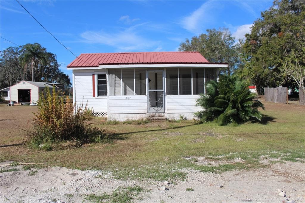 807 N LANIER AVENUE FORT MEADE, FL 33841