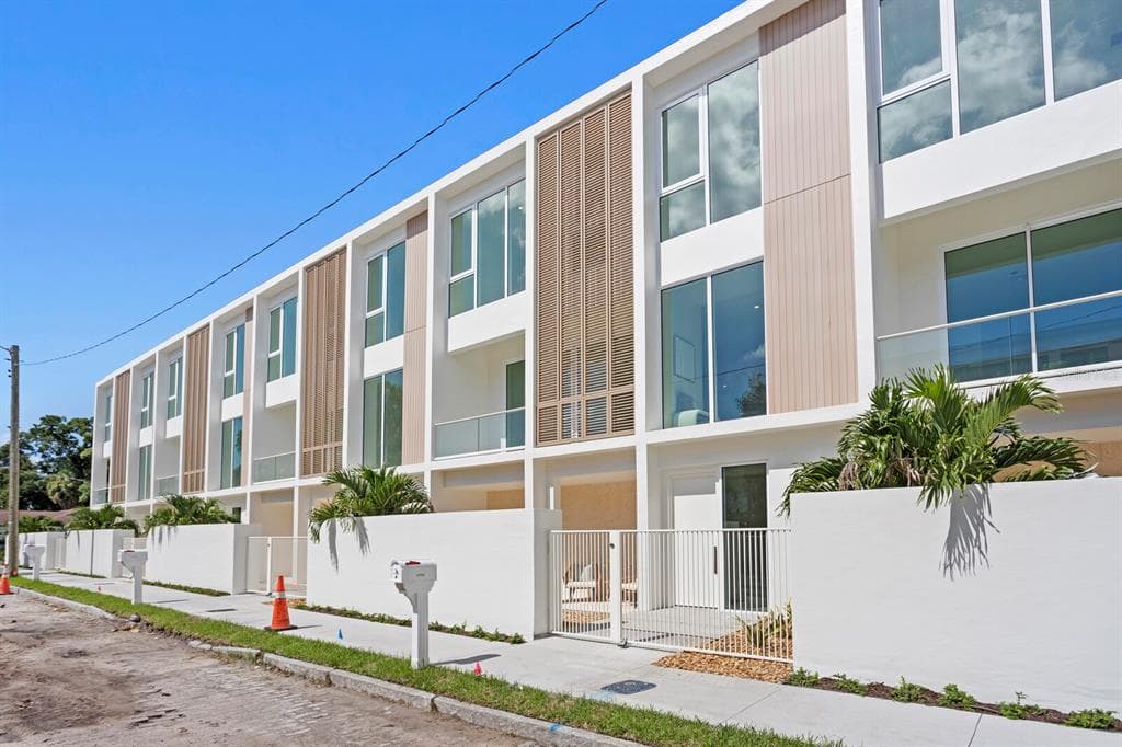 2702 N WOODROW AVENUE UNIT 2