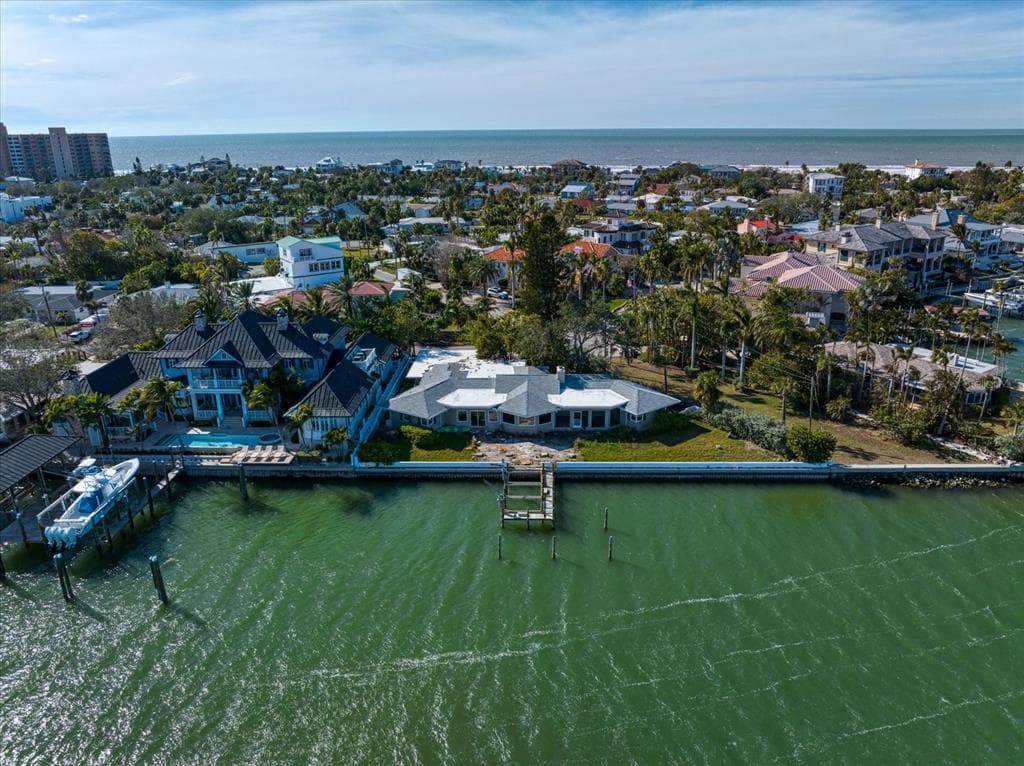 981 BAY ESPLANADE