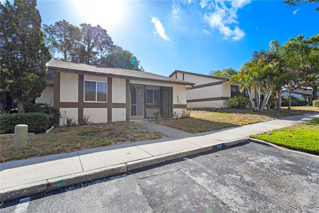 2948 BANCROFT CIRCLE E UNIT F PALM HARBOR, FL 34683