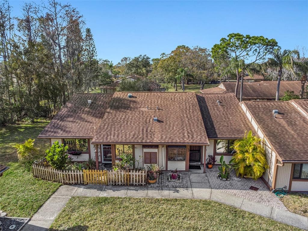 106 EDGEWOOD COURT OLDSMAR, FL 34677