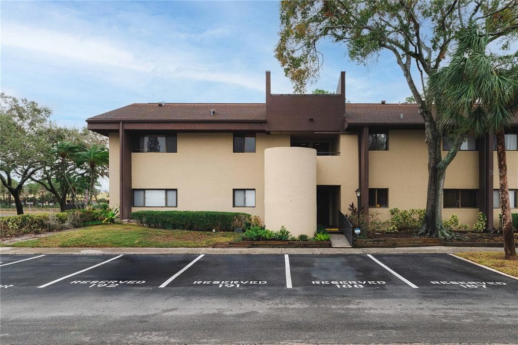 810 S VILLAGE DRIVE N UNIT 201 ST PETERSBURG, FL 33716
