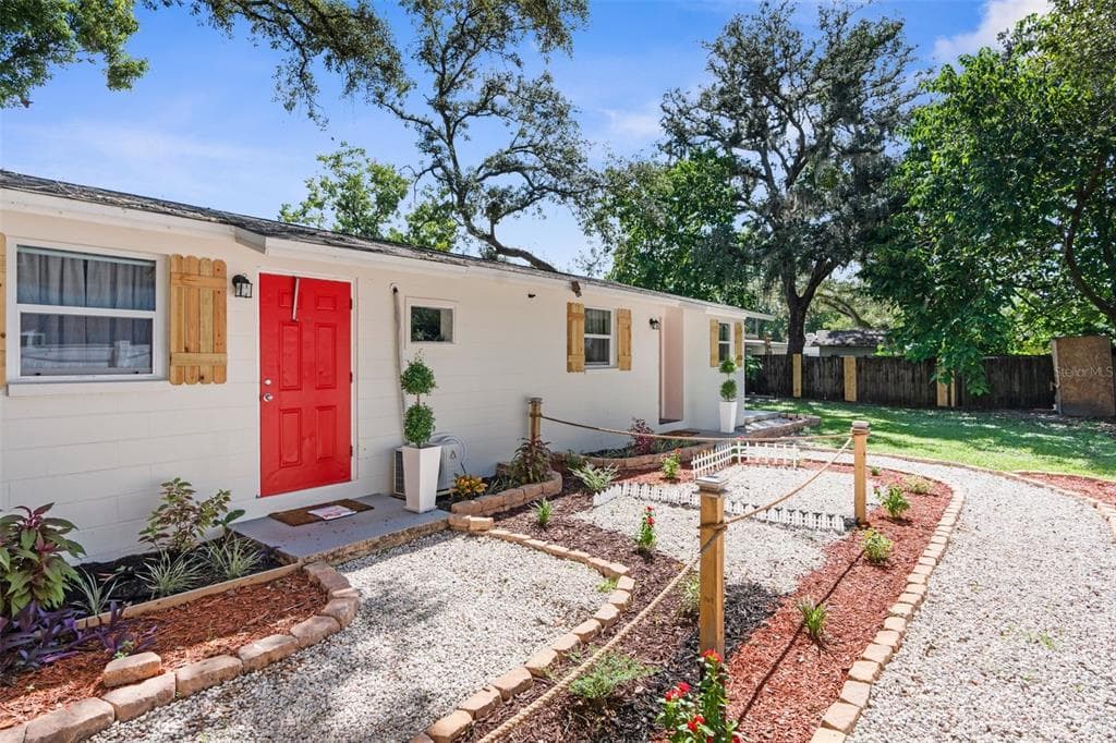 10020 N JASMINE AVENUE UNIT A & B TAMPA, FL 33612