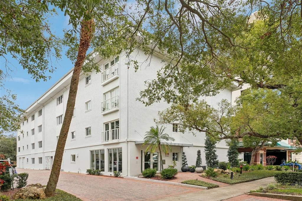 210 5TH AVENUE S UNIT 307 ST PETERSBURG, FL 33701