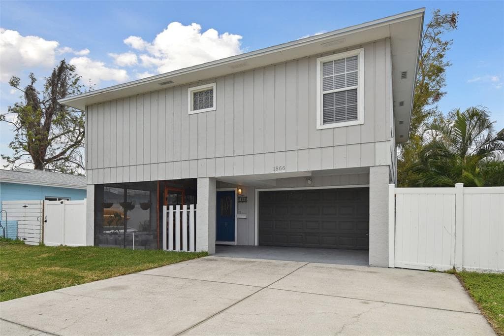 1866 MICHIGAN AVENUE NE ST PETERSBURG, FL 33703