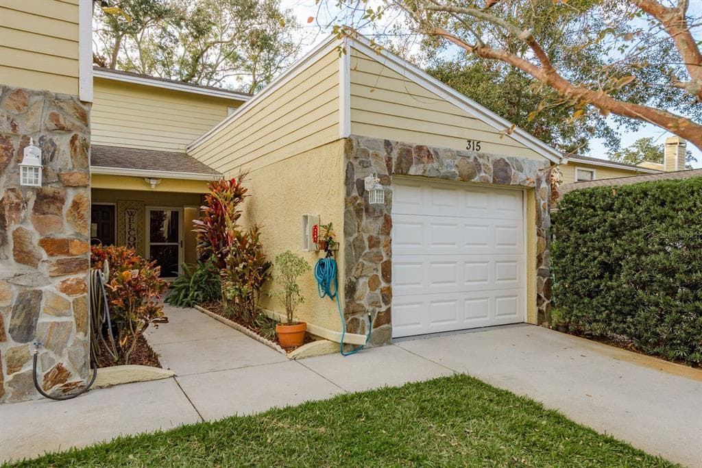 315 SOMERSET LANE PALM HARBOR, FL 34684