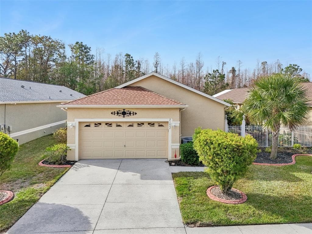 21042 DIAMONTE DRIVE LAND O LAKES, FL 34637