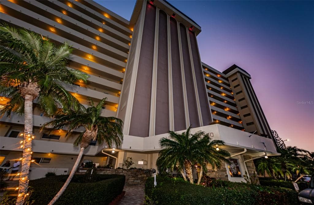 4550 COVE CIRCLE UNIT 804 ST PETERSBURG, FL 33708