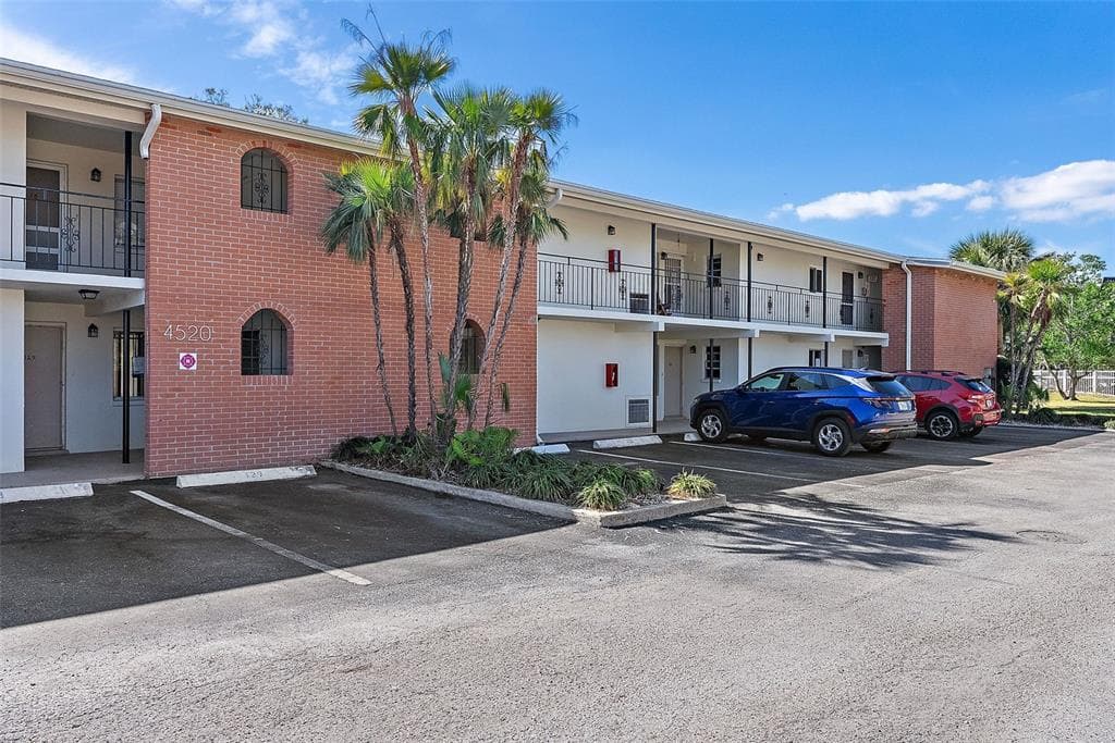 4520 OVERLOOK DRIVE NE UNIT 238 ST PETERSBURG, FL 33703