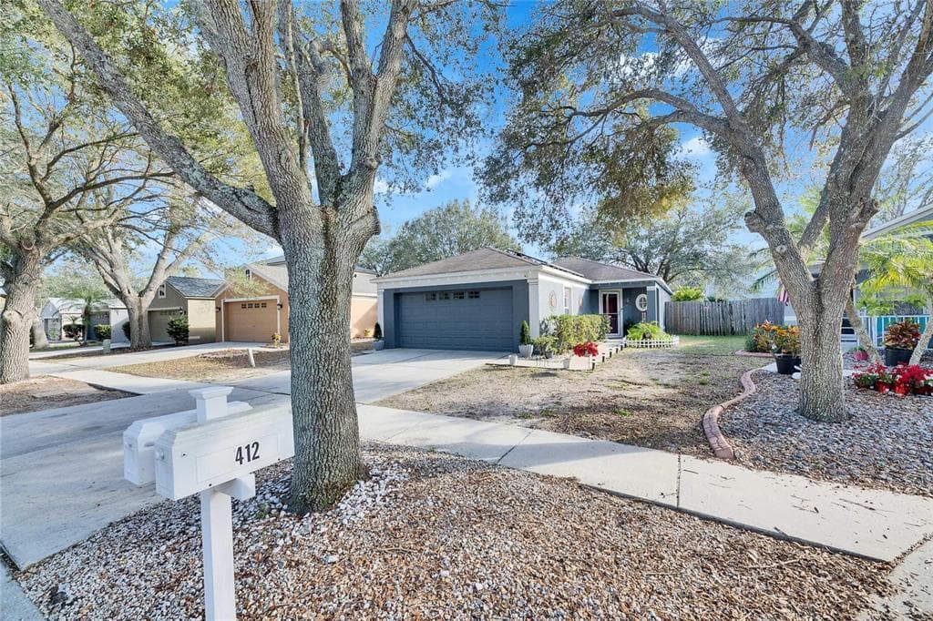 410 PINE POINTE COURT SEFFNER, FL 33584
