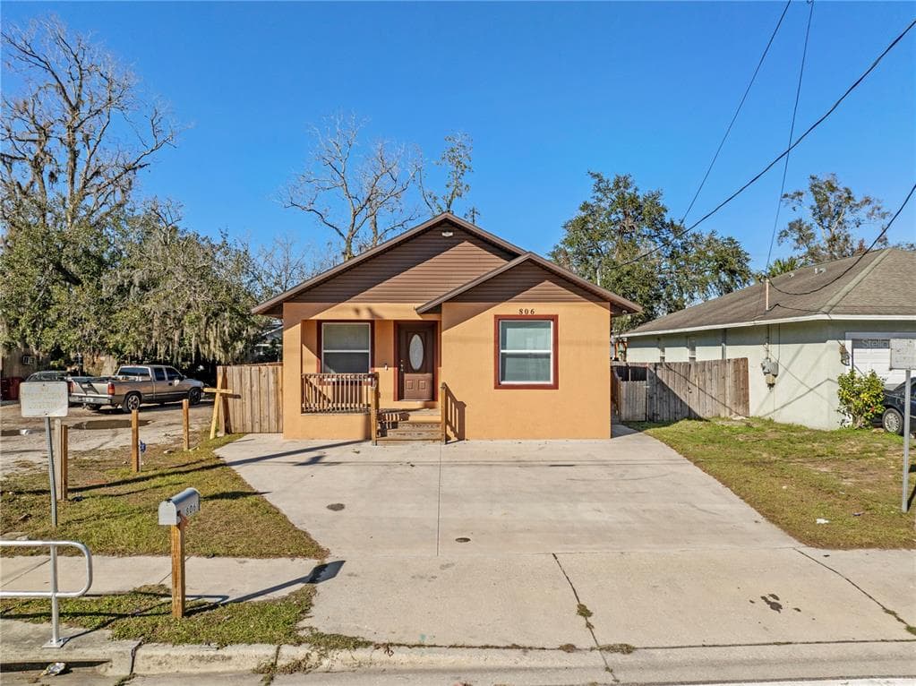 806 E LAURA STREET PLANT CITY, FL 33563
