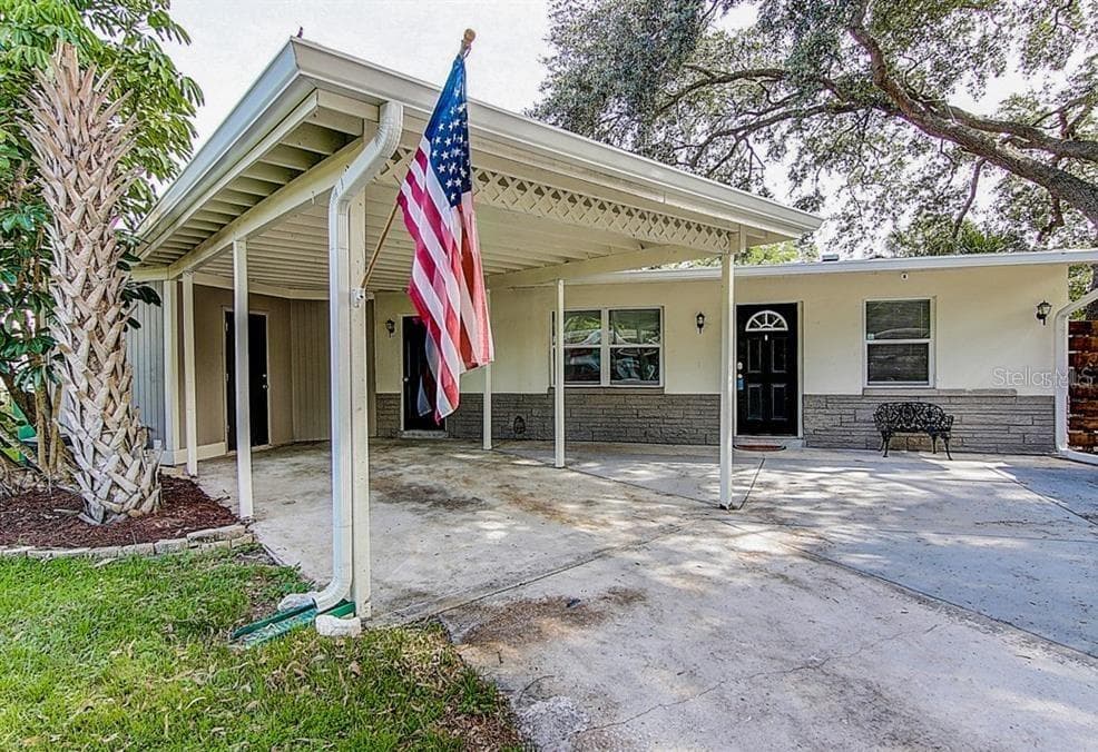 4425 W VARN AVENUE TAMPA, FL 33616