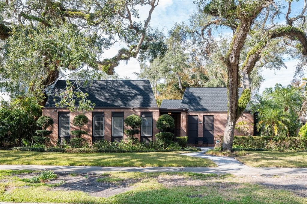 807 GROVE PARK AVENUE TAMPA, FL 33609