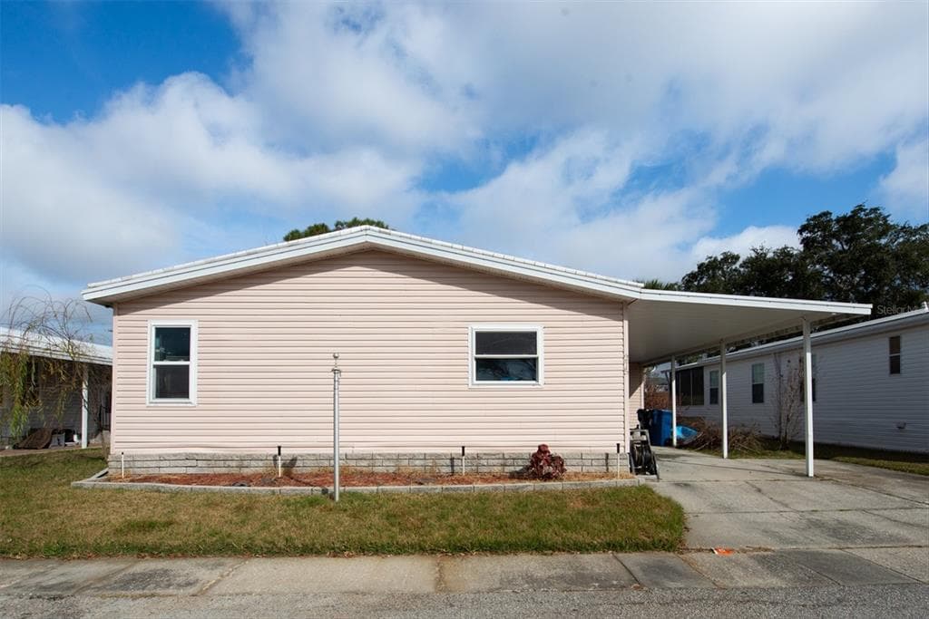 275 PELICAN DR N OLDSMAR, FL 34677
