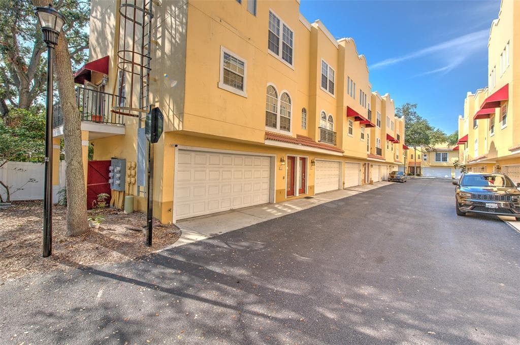 3314 LAS CAMPOS PLACE TAMPA, FL 33611