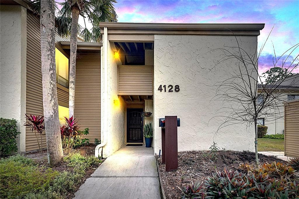 4128 PINELAKE LANE UNIT 101 TAMPA, FL 33618