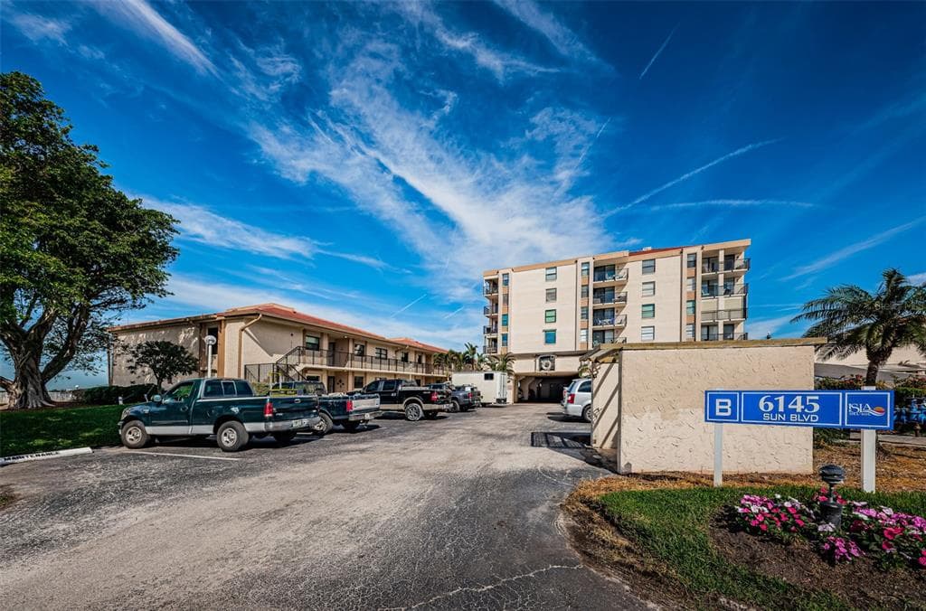 6145 SUN BOULEVARD UNIT 103 ST PETERSBURG, FL 33715