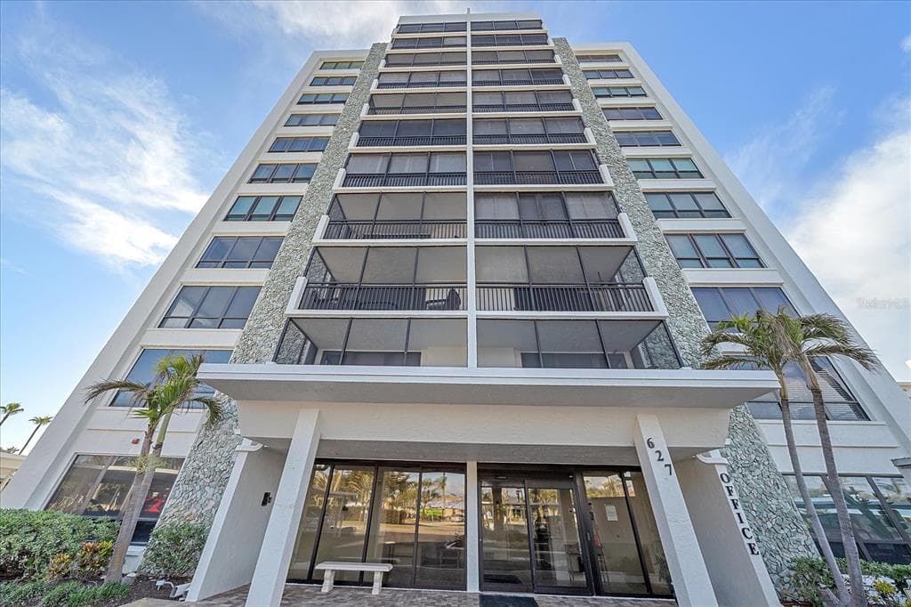 627 ALHAMBRA ROAD UNIT 504 VENICE, FL 34285