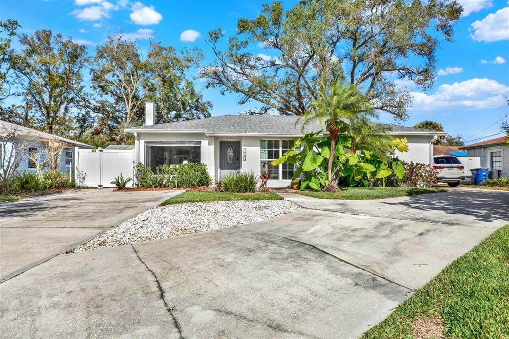 1703 W ELDRED DRIVE