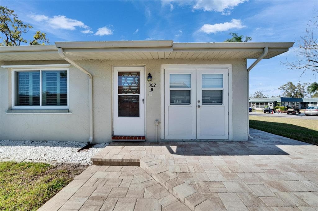 302 FRIAR COURT UNIT B SUN CITY CENTER, FL 33573