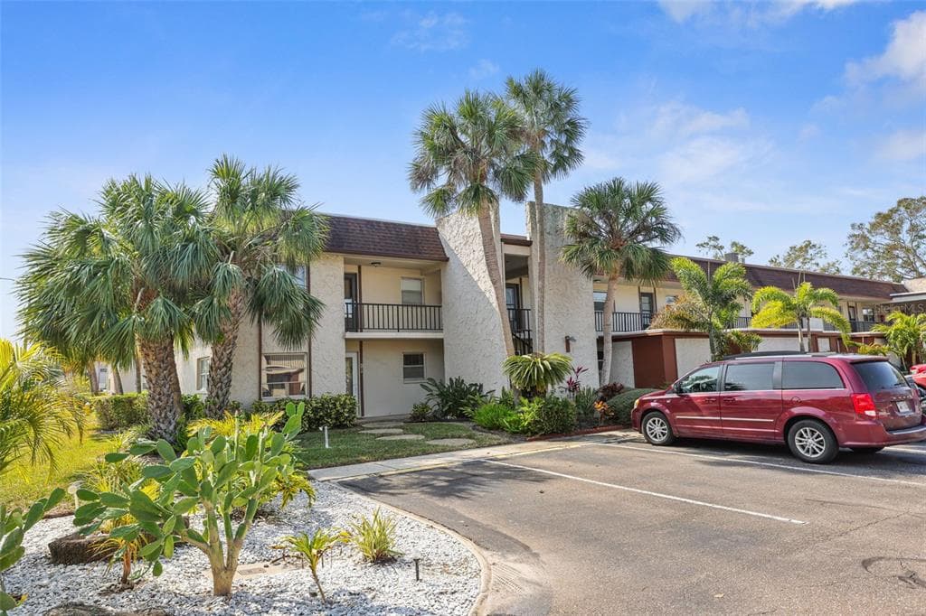 2750 E BAY DRIVE UNIT 2D LARGO, FL 33771