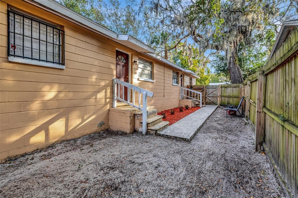 8204 N 13TH STREET TAMPA, FL 33604