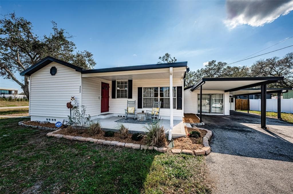6254 PERSHING STREET NE ST PETERSBURG, FL 33702