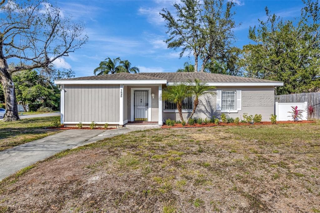 1423 W LINEBAUGH AVENUE TAMPA, FL 33612