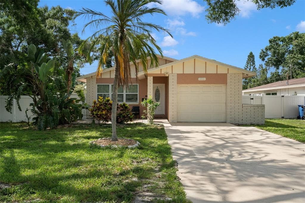 651 SOUTHWEST BOULEVARD N ST PETERSBURG, FL 33703