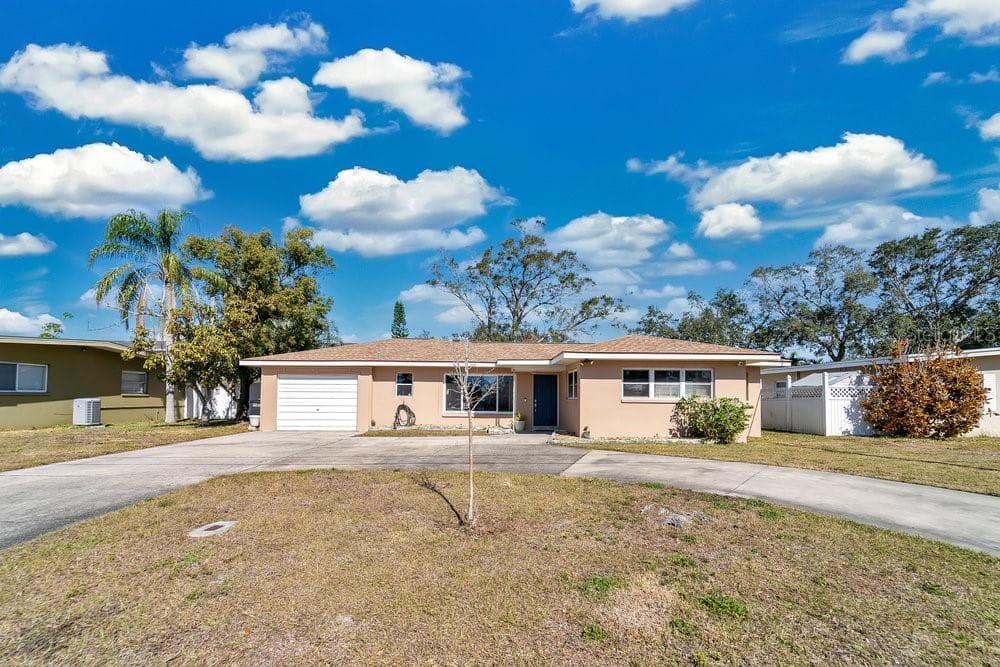 2533 DUNCAN DRIVE BELLEAIR BLUFFS, FL 33770