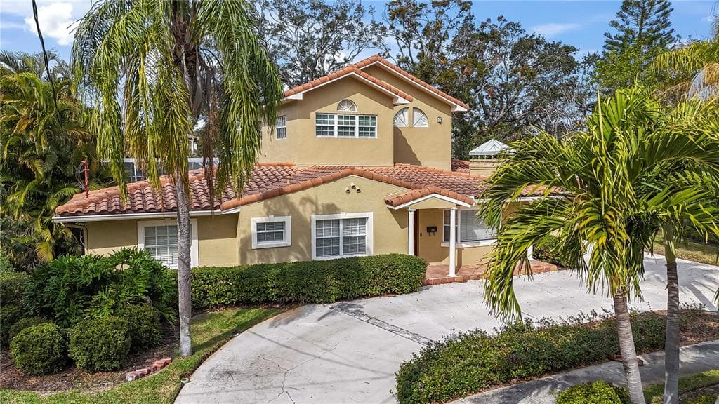 660 GENEVA PLACE TAMPA, FL 33606