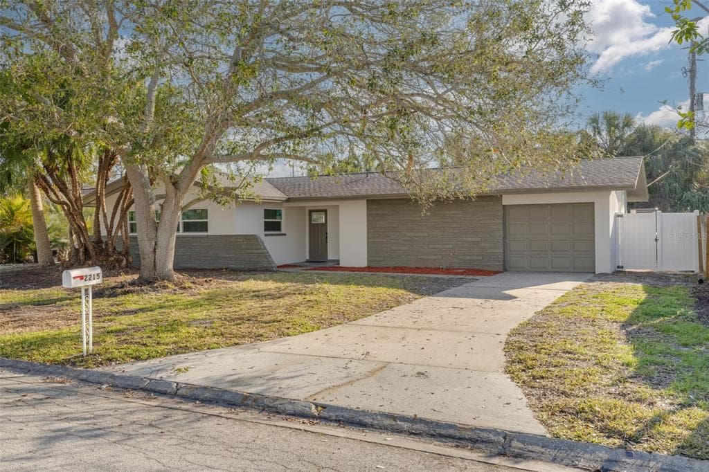 2215 CEDAR DRIVE DUNEDIN, FL 34698