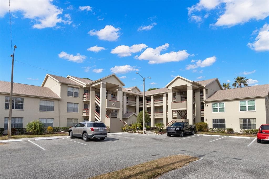 4529 WHITTON WAY UNIT 211 NEW PORT RICHEY, FL 34653