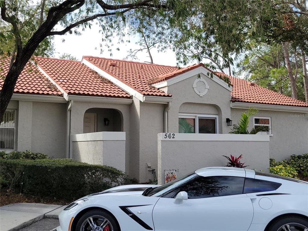 562 ANDORRA CIRCLE NE UNIT 562 ST PETERSBURG, FL 33703