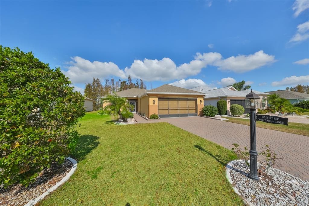 1123 EMERALD DUNES DRIVE SUN CITY CENTER, FL 33573