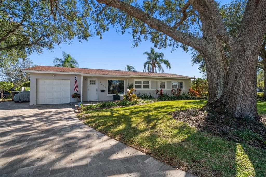 1690 74TH AVENUE N ST PETERSBURG, FL 33702