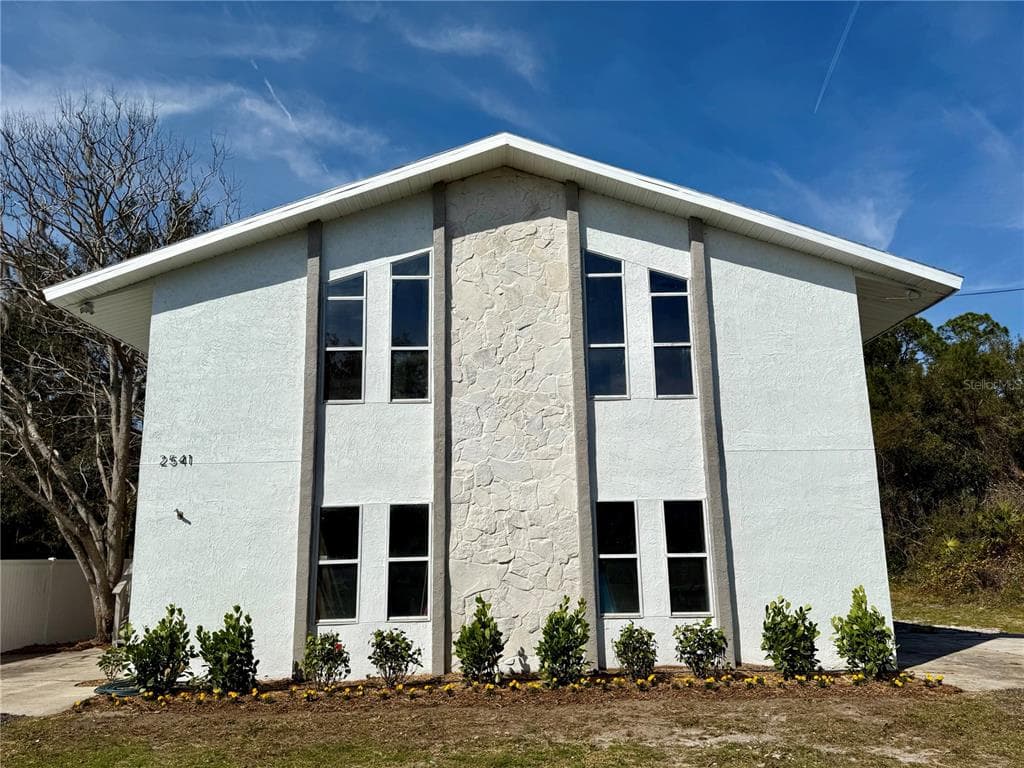 2541 E LAKE DRIVE DELAND, FL 32724