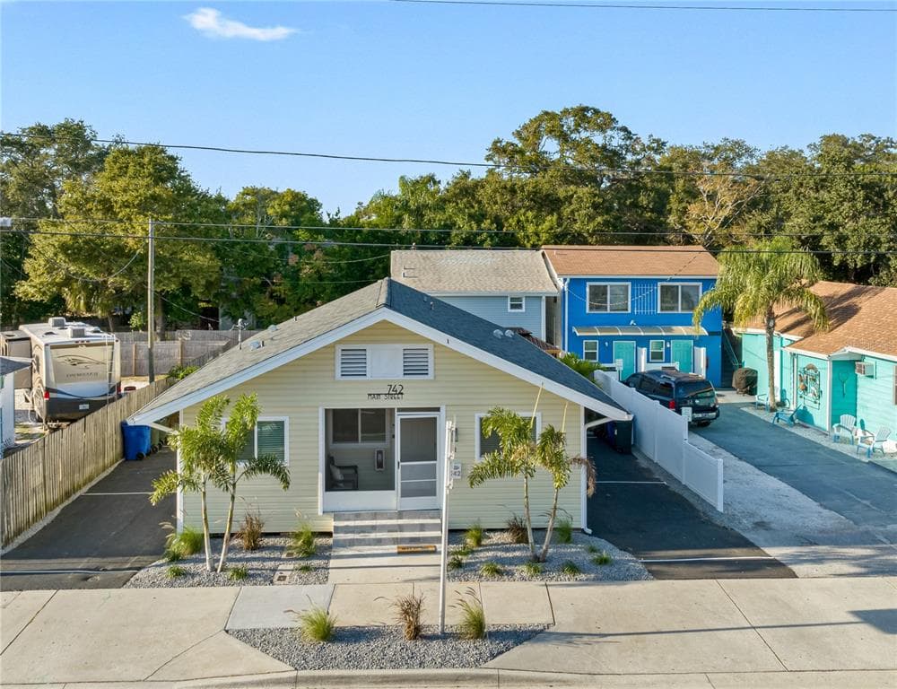 742 MAIN STREET DUNEDIN, FL 34698