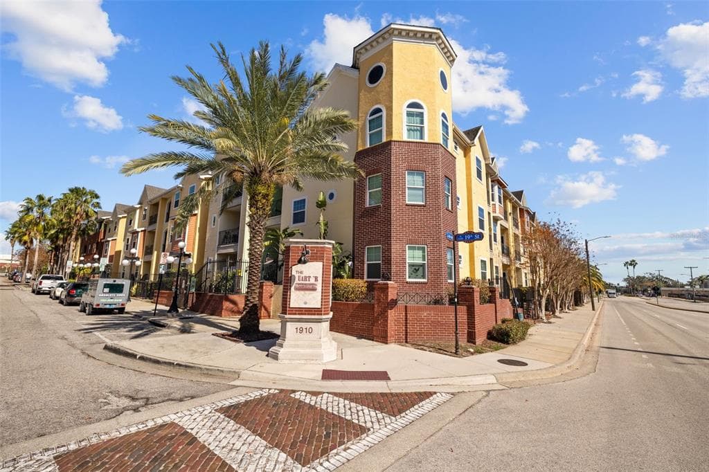 1910 E PALM AVENUE UNIT 8314 TAMPA, FL 33605