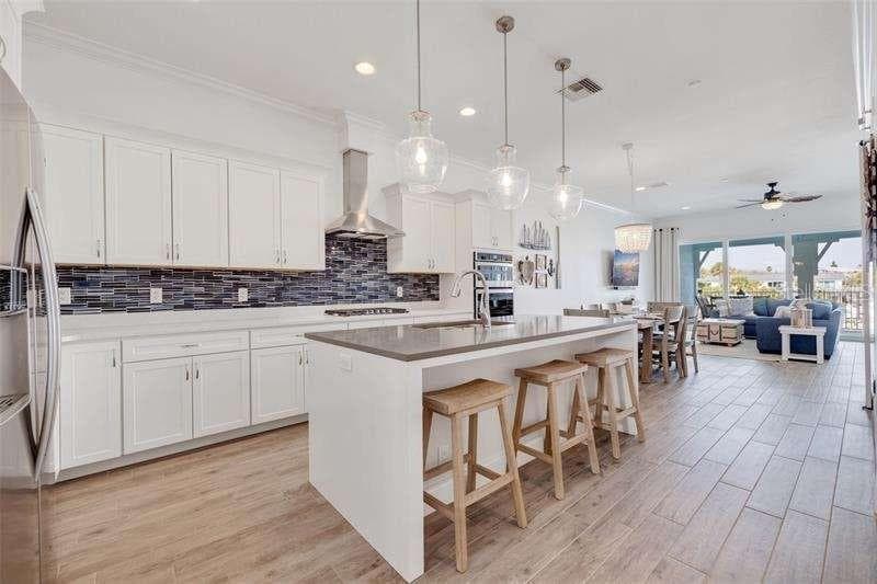 11721 1ST STREET E TREASURE ISLAND, FL 33706