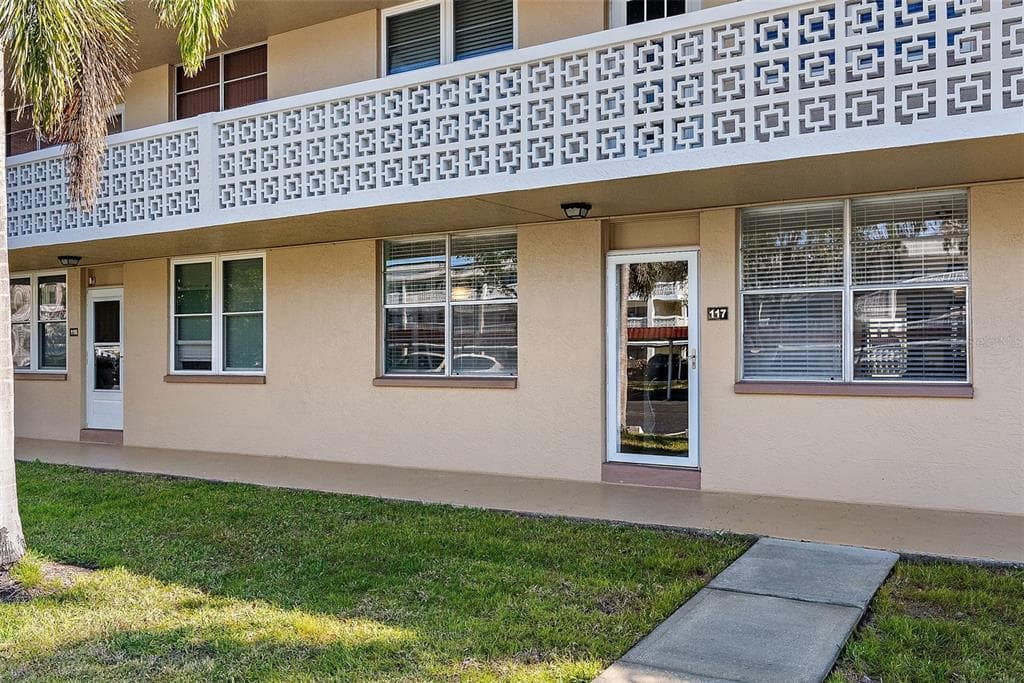 5095 BAY STREET NE UNIT 117 ST PETERSBURG, FL 33703