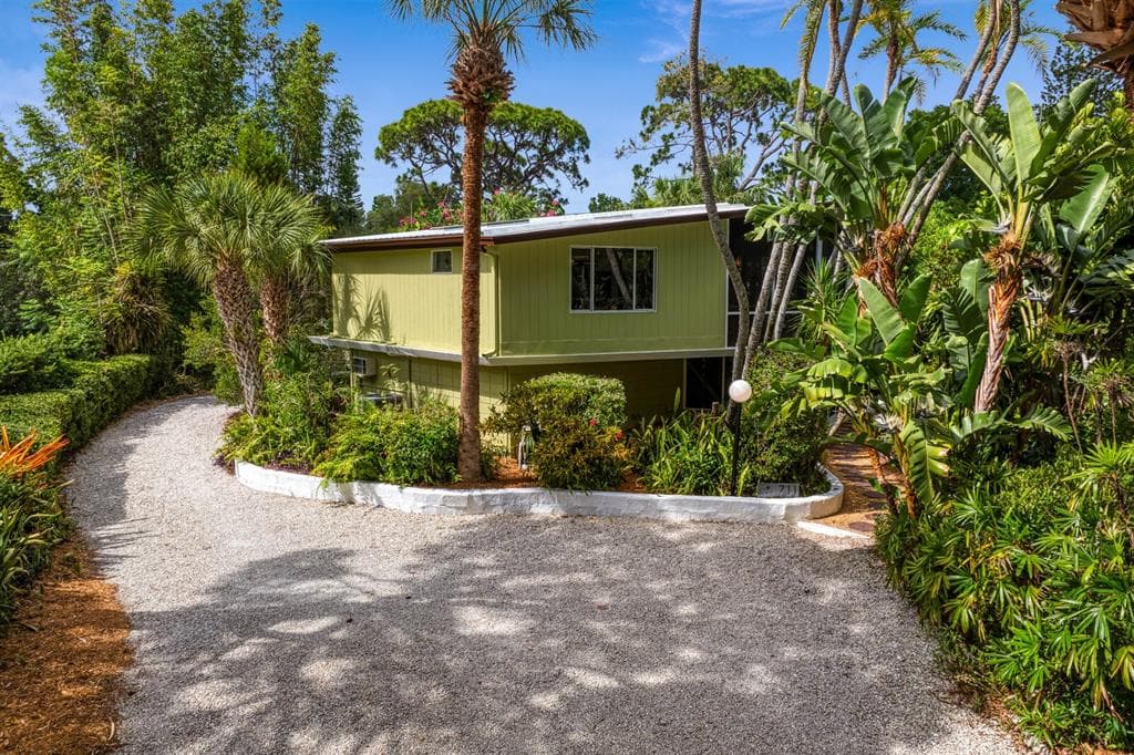 711 PINELLAS POINT DRIVE S ST PETERSBURG, FL 33705