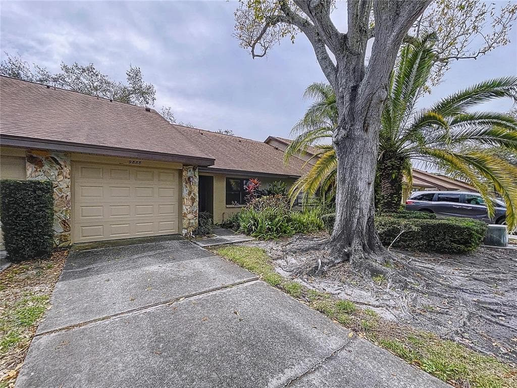 9888 LAKE SEMINOLE DRIVE E LARGO, FL 33773
