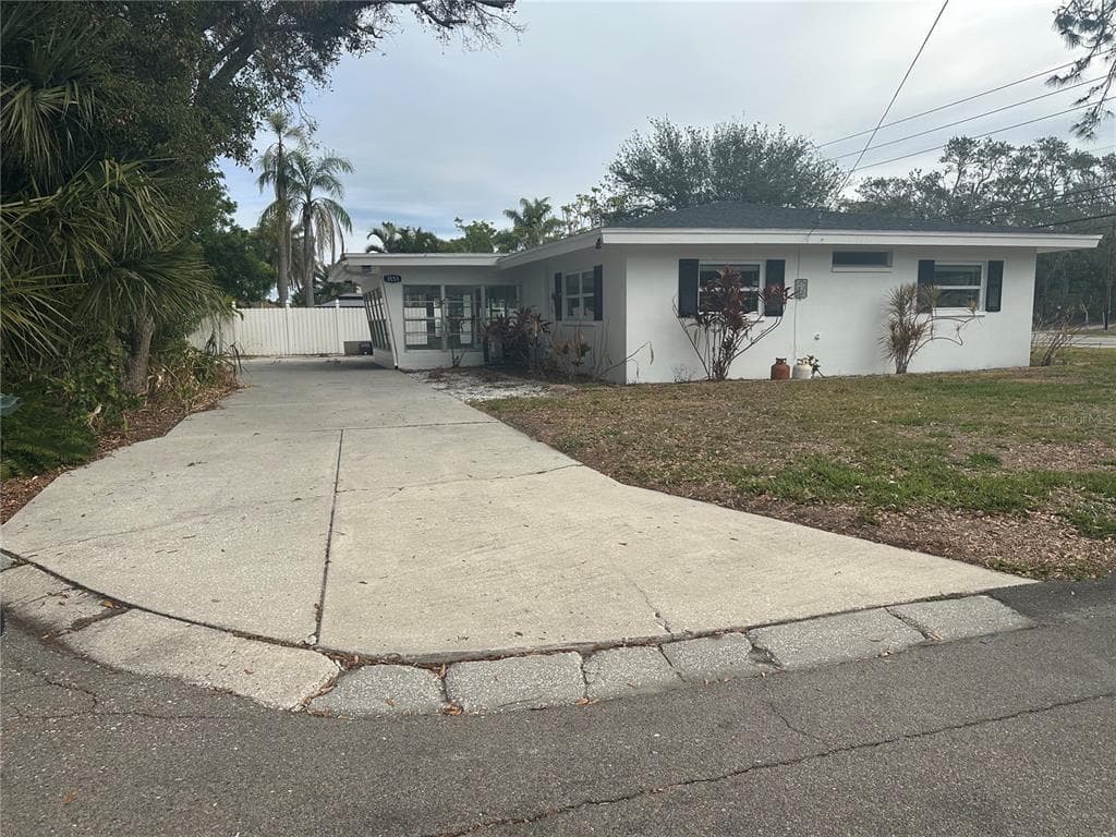 3553 CENTER CIRCLE LARGO, FL 33774