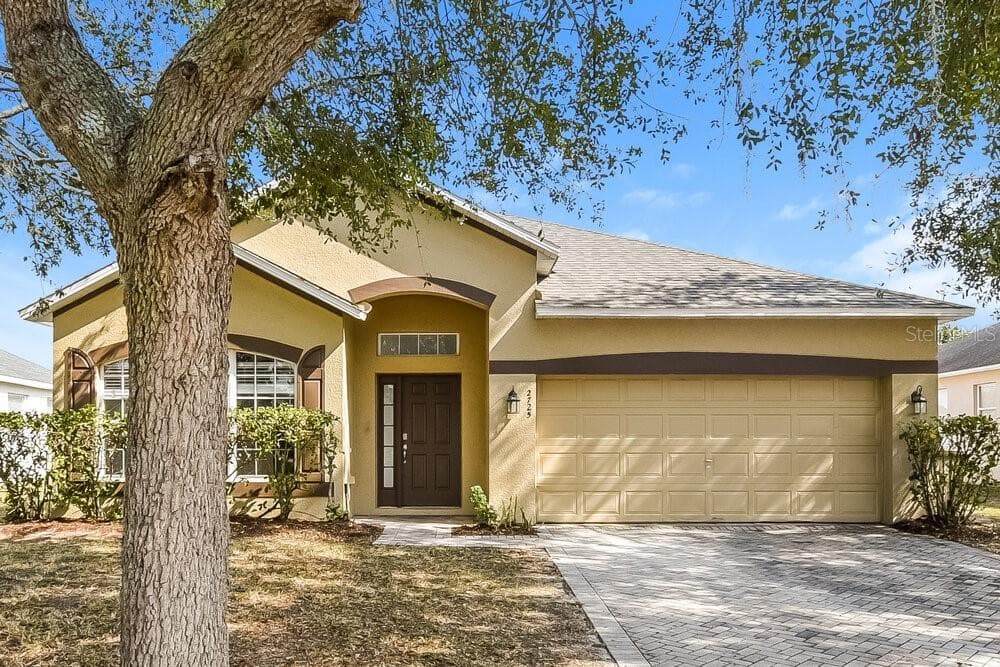 2725 EAGLE GLEN CIRCLE KISSIMMEE, FL 34746
