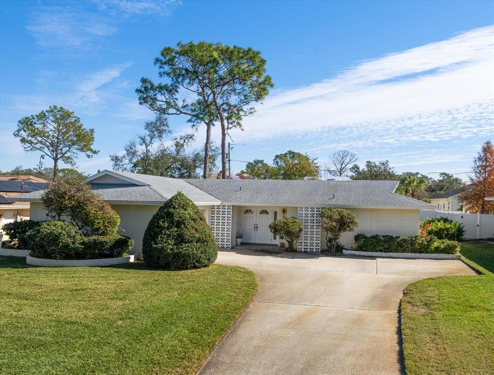 2389 SARAZEN DRIVE DUNEDIN, FL 34698
