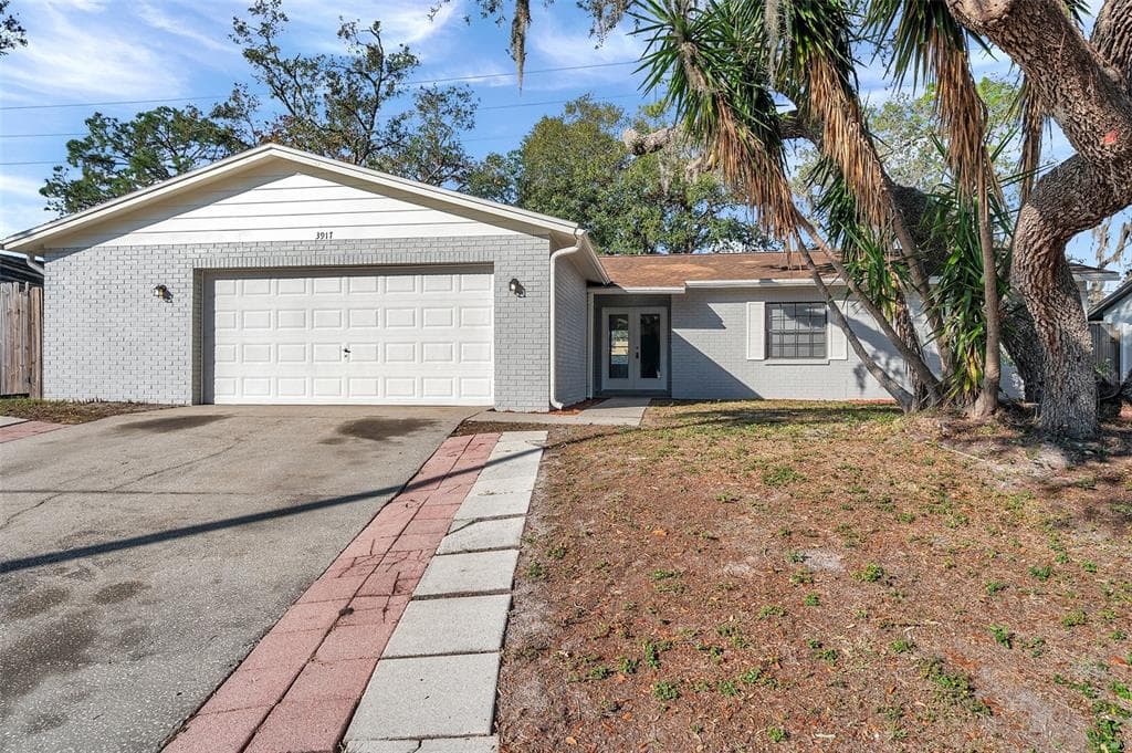 3917 BRIARLAKE DRIVE VALRICO, FL 33596