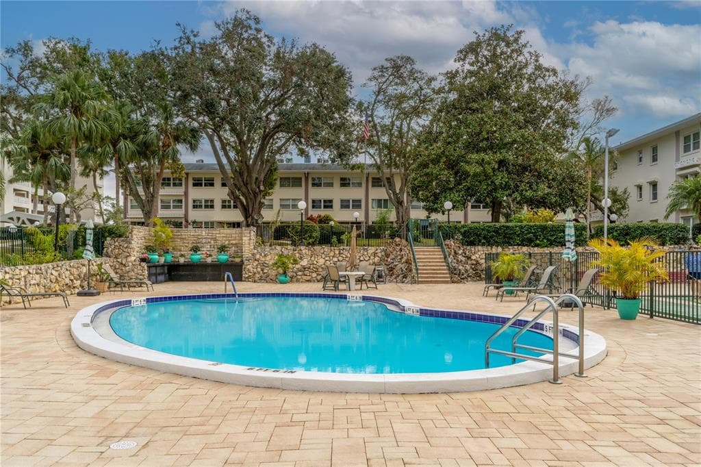 1235 S HIGHLAND AVENUE UNIT 1-202 CLEARWATER, FL 33756