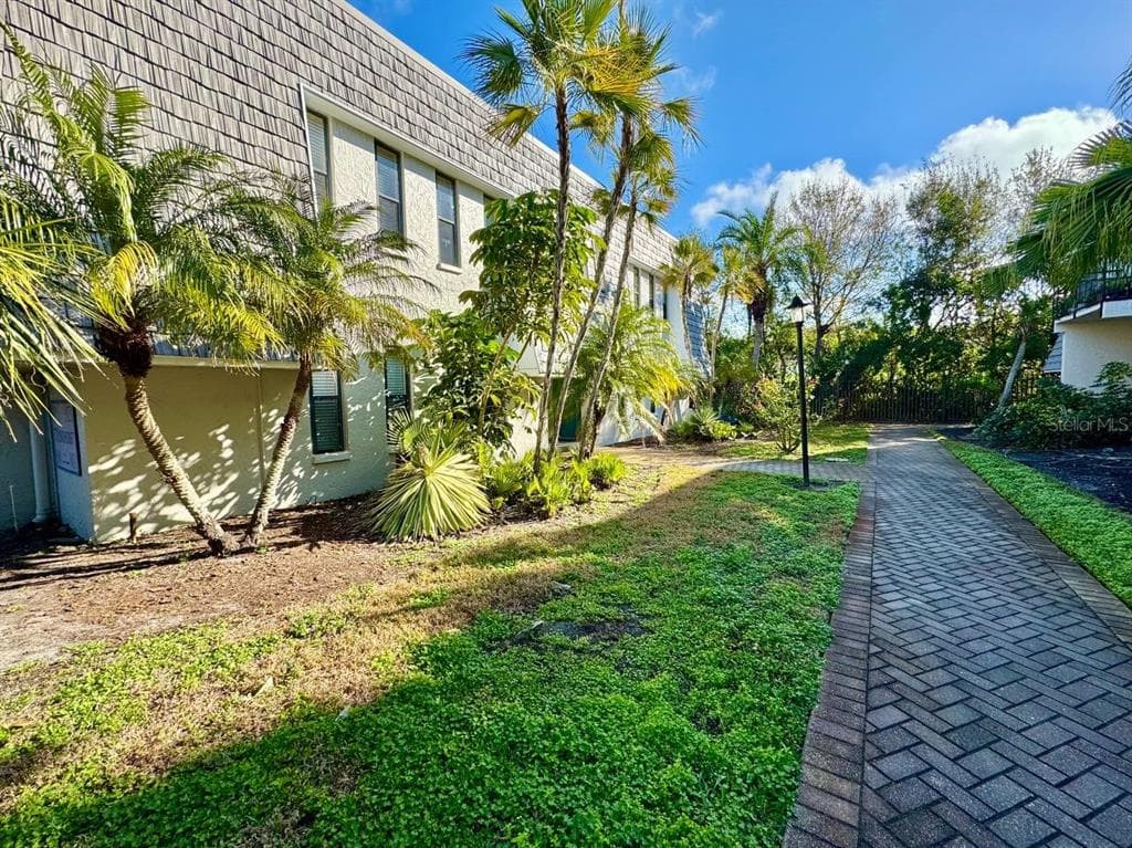718 LYNDHURST STREET UNIT 903 DUNEDIN, FL 34698